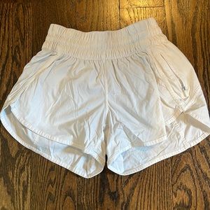Lululemon Tracker Short 4" Size 4
